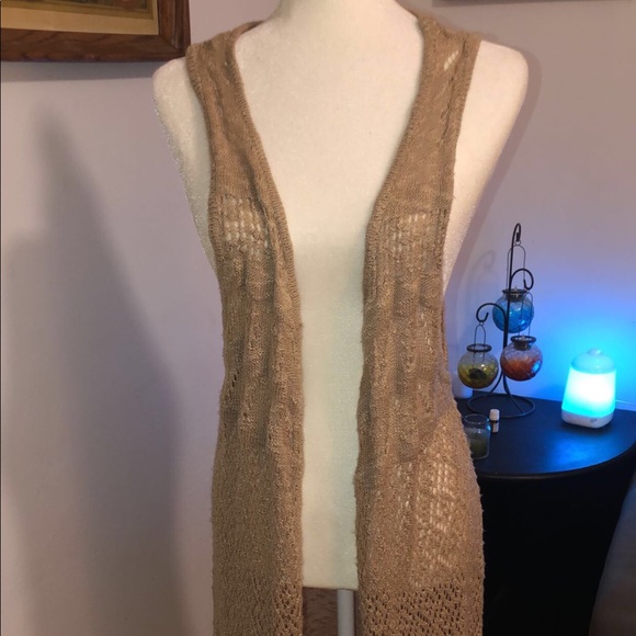 GOLDEN CROCHET VEST-Midi - Picture 1 of 3